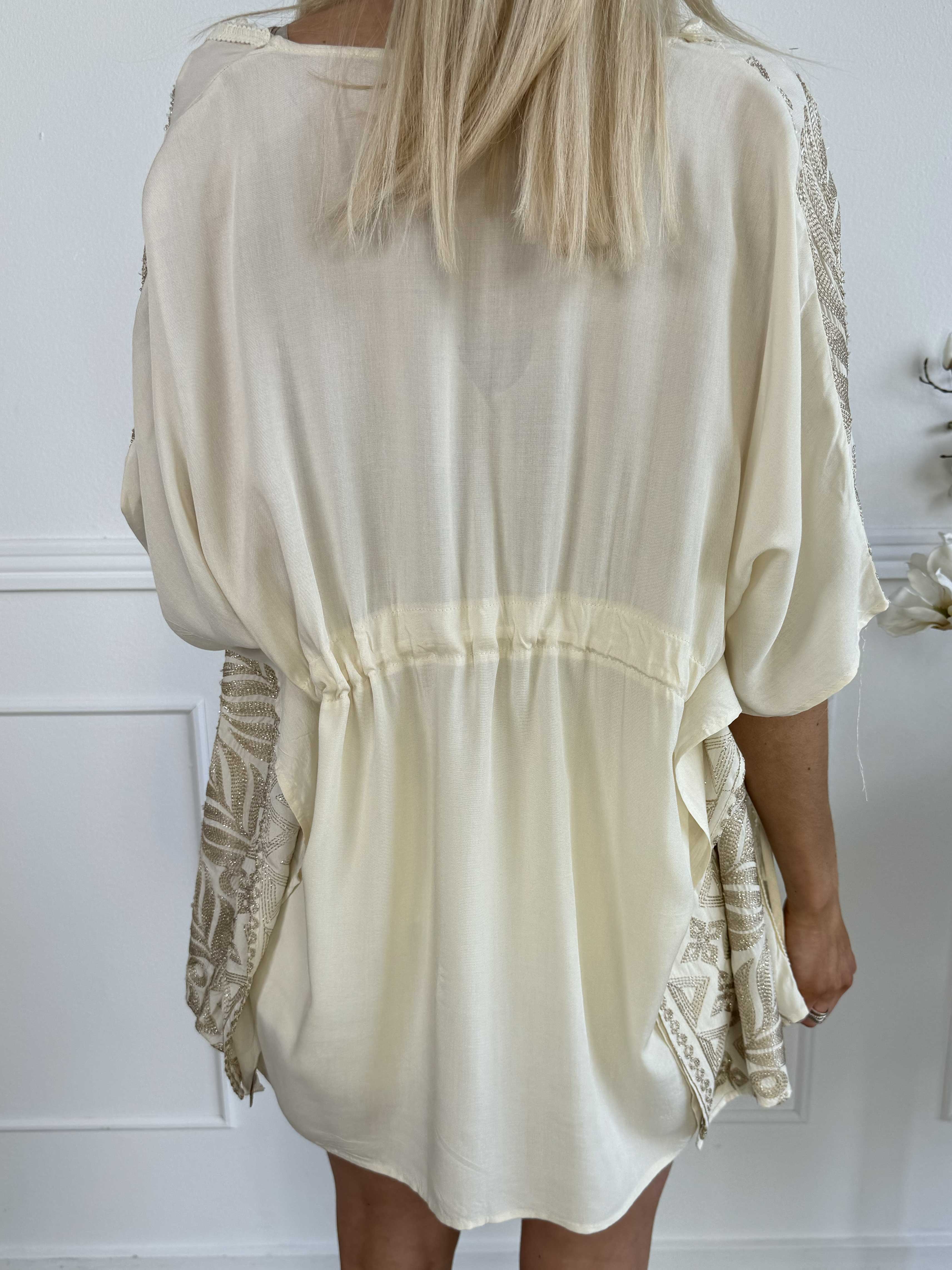 Samira - Smuk kimono med brodering